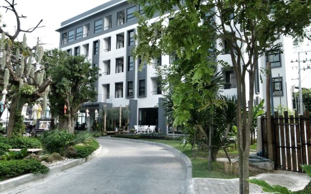 Bangkok Oasis Hotel вид на фасад