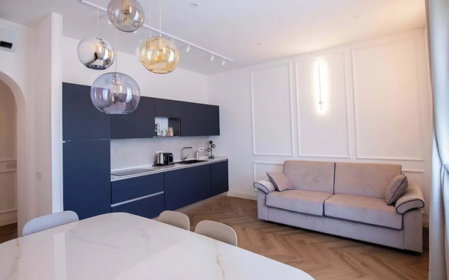 Colosseum Holidays - Luxury 3 Bedroom Apartment