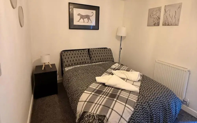 2 Bed - Sleeps 6 - Free Parking