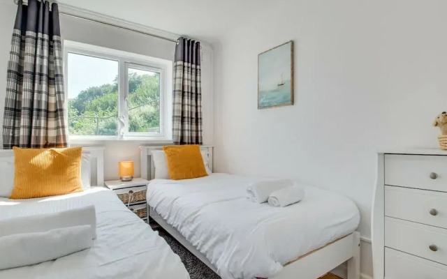 Stylish Villa in Millendreath near Sea
