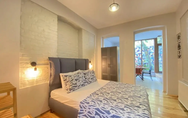 Flat With Backyard Close to Galata Tower