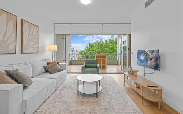 Modern Southbank Parklands Apartment Retreat