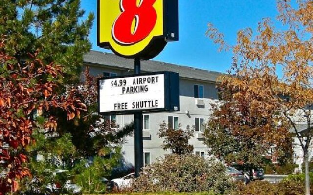 Super 8 by Wyndham Redmond in Redmond, United States of America from 147$, photos, reviews - zenhotels.com hotel front