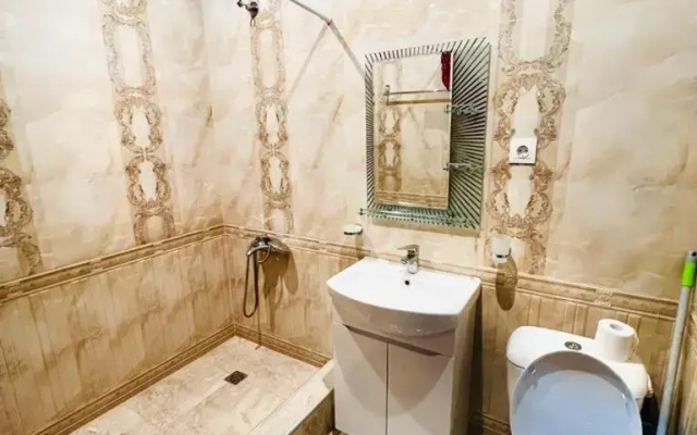 New Luxury 2 Bedroom + Balcony By Republic Square