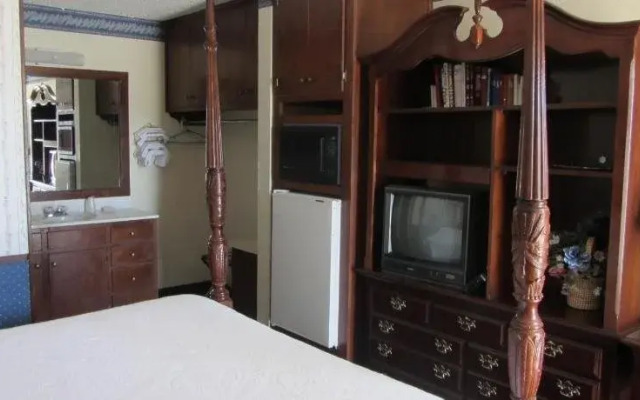 Warrick Plaza Inn