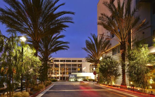 Отель MDR Marina del Rey - a DoubleTree by Hilton США, Лос-Анджелес - отзывы, цены и фото номеров - забронировать отель MDR Marina del Rey - a DoubleTree by Hilton онлайн вид на фасад