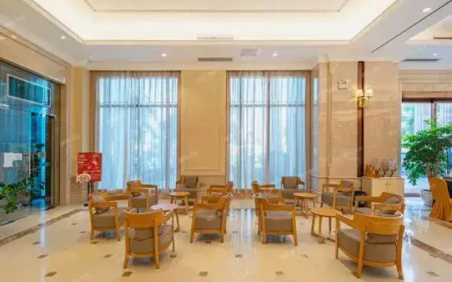 Vienna International Hotel (Danzhou Dingshang Square)