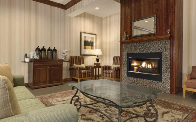 Country Inn & Suites By Carlson, West Bend, WI