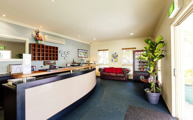 Shamrock Gardens Motel