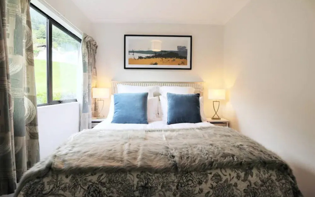Spacious Lake View Alpine Townhouse Walk TO Town