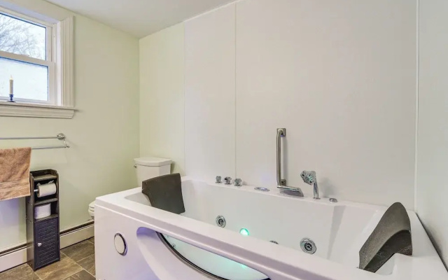 Charming Wilton Vacation Rental w/ Fire Pit