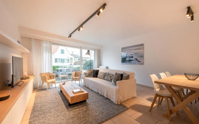 Apartment Near Albert Beach With Terrace