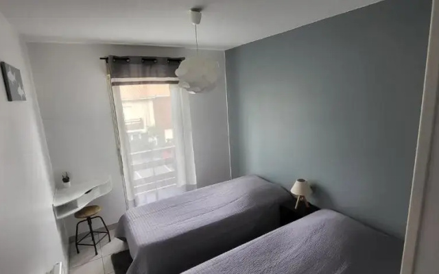 Appartement 2 chambres Balcon Parking privé Centre Village