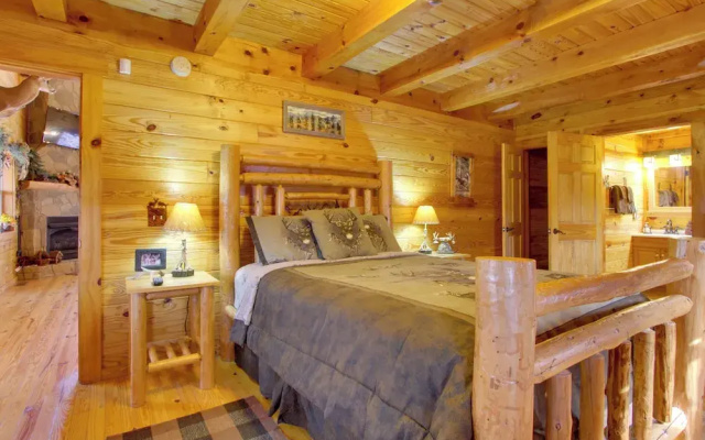 Secluded Smoky Mountain Cabin w/ Wraparound Deck!