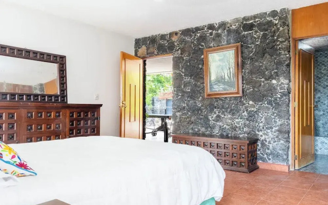 Spacious Cuernavaca House Pool Grill