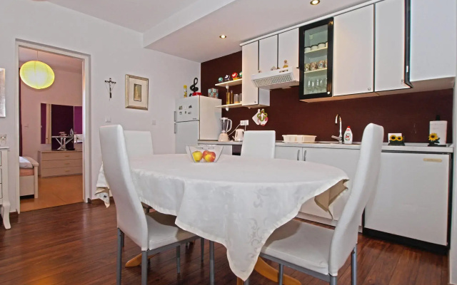 Apartment 1363