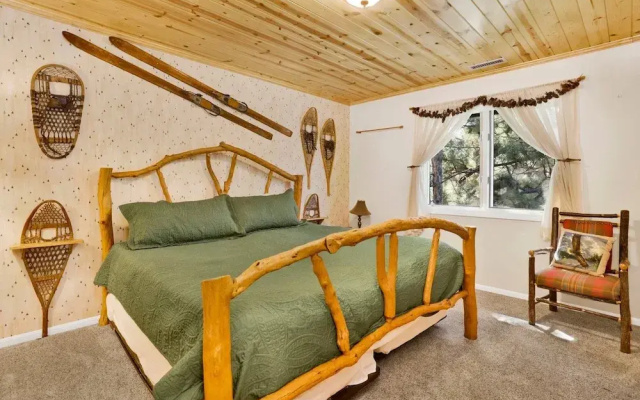 Cove Lakefront Chalet #2098