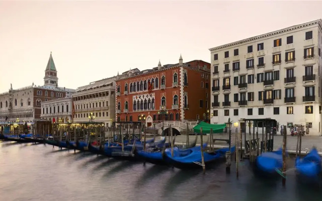 Отель Danieli, a Luxury Collection Hotel, Venice Италия, Венеция - 4 отзыва об отеле, цены и фото номеров - забронировать отель Danieli, a Luxury Collection Hotel, Venice онлайн городской автобус