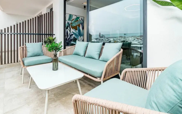 Inf2.5e- Tastefully Furnished Flat, Estepona Cente