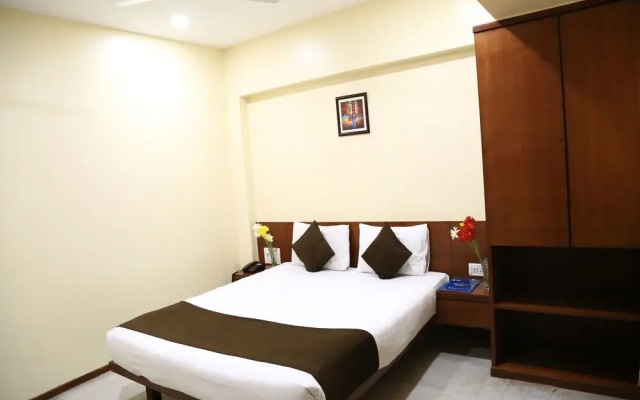 OYO 13771 Executive Residency