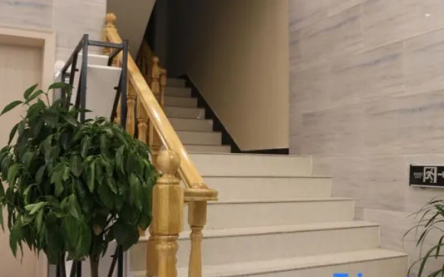 Yingshang Lushangke Hotel