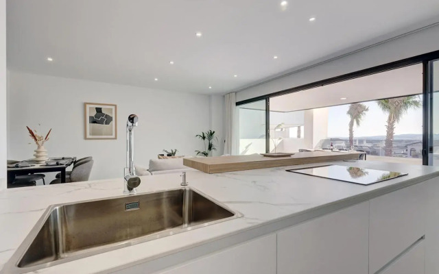 Brand New, Elegant Three Bed Apartment