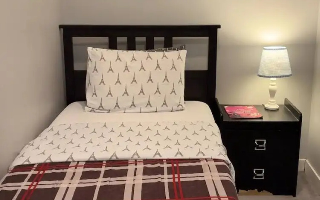 Spacious-cozy 2bed Condo in Square Ones Misissauga