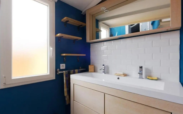 Air-conditioned duplex apartment with furnished terrace in the city center