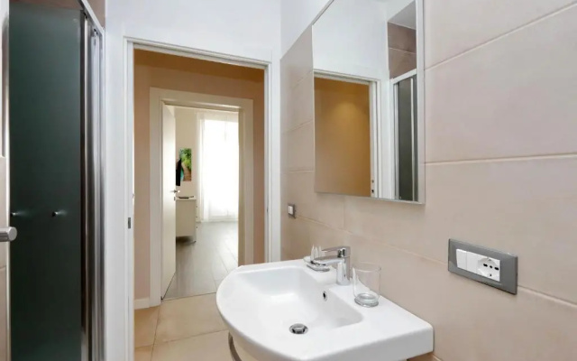 Vatican Museum Bright Apartment up to 9 people