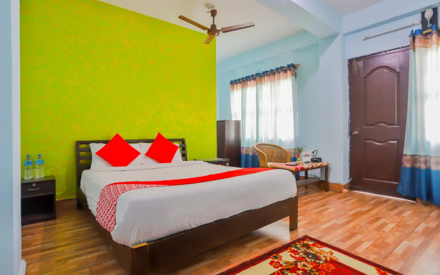 OYO 659 Hotel Lake Tower