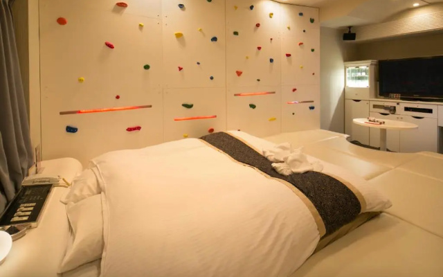 Hotel Bypass (Adult Only)