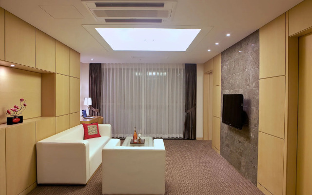 The Class 300 Hotel and Condominium