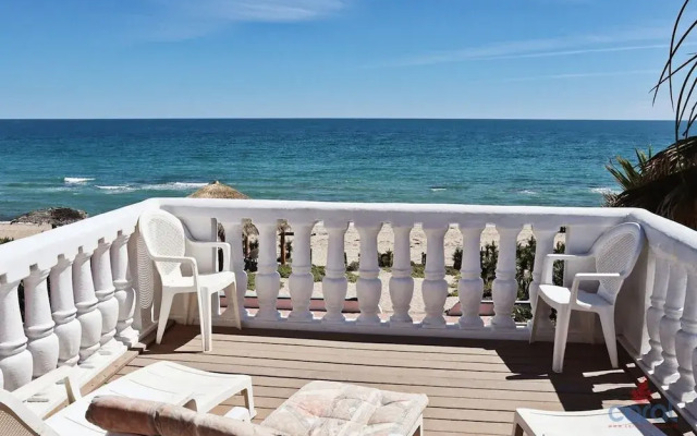 Casa Evita 4 Bedroom Beachfront Home