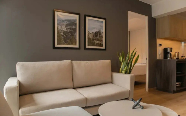 w Prime 2BR w/ Balcony in Miraflores