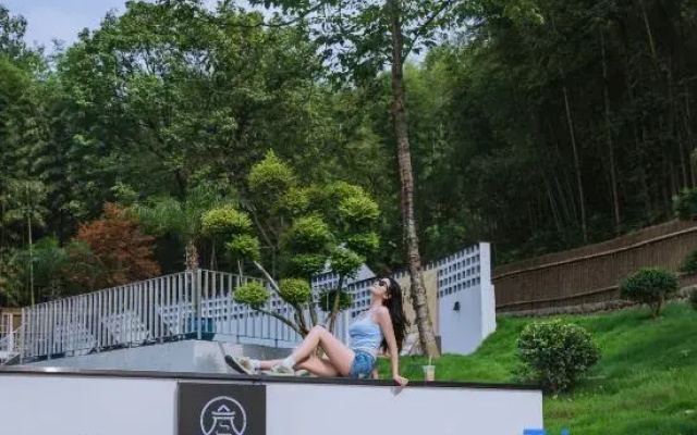 Yunshang Grassland Anji Weixuan Homestay