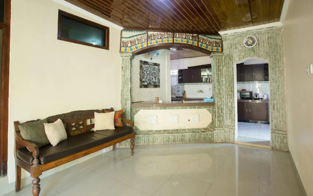 Blanjong Homestay by ecommerceloka