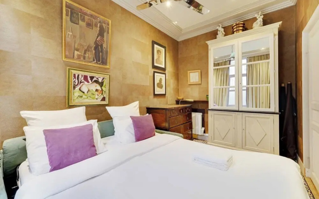 Historic Elegance in the Heart of Marais - 6p/2br