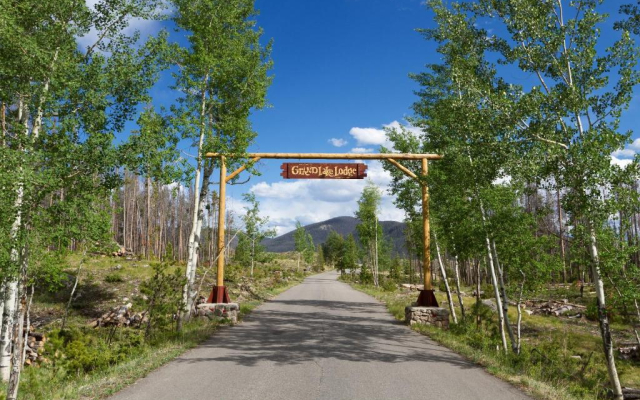 Grand Lake Lodge