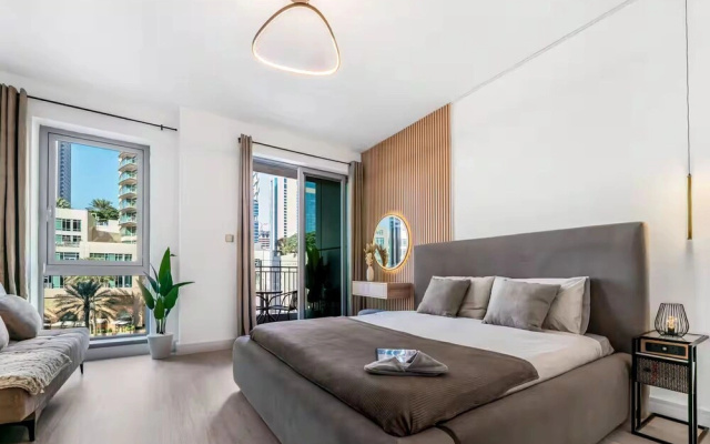 Luxury Studio Retreat with Balcony