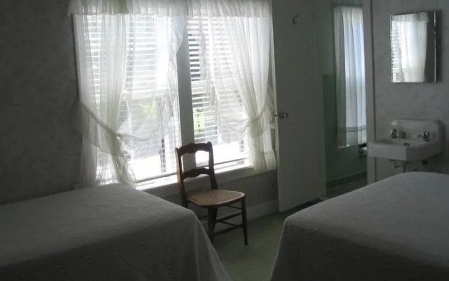 Shaw's Hotel & Cottages