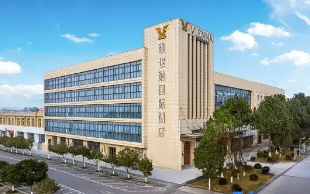 Vienna International Hotel (Chongqing Rongchang North High-speed Railway Station)
