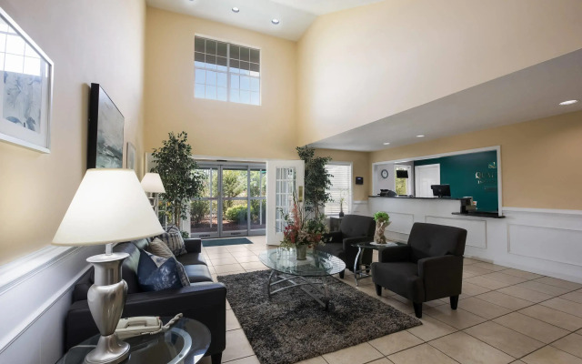 Quality Inn & Suites Greensboro near Lake Oconee