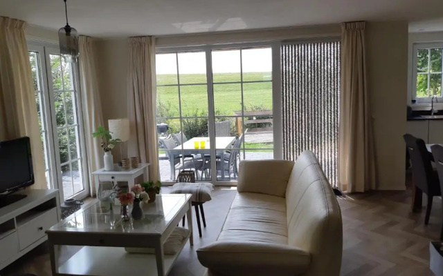 Nieuwe Beachbungalow aan IJsselmeer 39 24