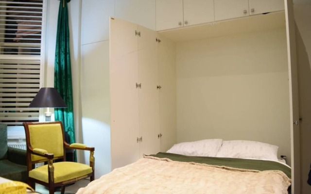 Отель Cosy 1 Bedroom Studio Flat in Knightsbridge Великобритания, Лондон - отзывы, цены и фото номеров - забронировать отель Cosy 1 Bedroom Studio Flat in Knightsbridge онлайн комната для гостей