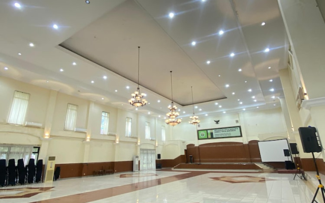 Adia Convention Center Hotel