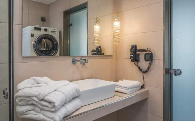 Dionisos Luxury Suites