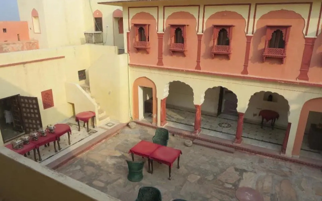 Hotel Fort Madhogarh