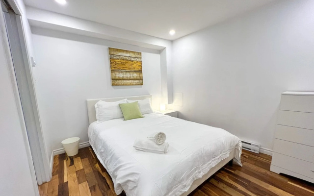 Chic Townhome with Garage Dt MTL