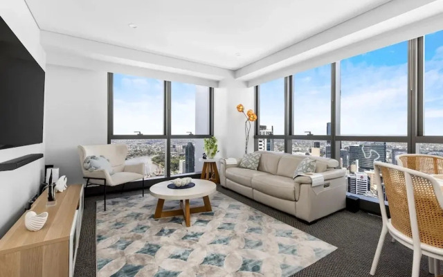 Stunning River View 2-bed With Pool