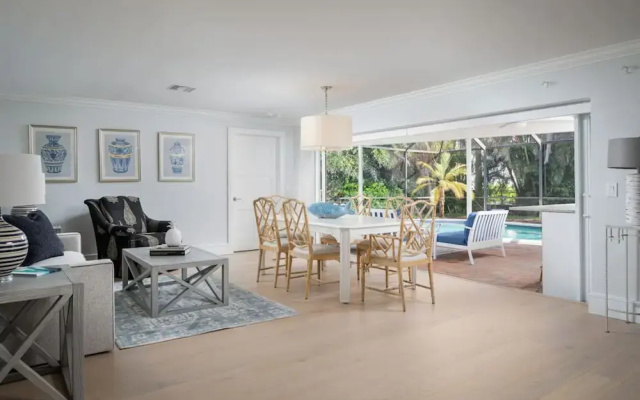 Luxury Beach House w Private Beach